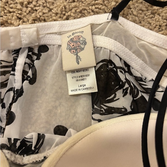 IN BLOOM Black and White Floral Robe and Nightie Set | Size Large - Picture 10 of 14
